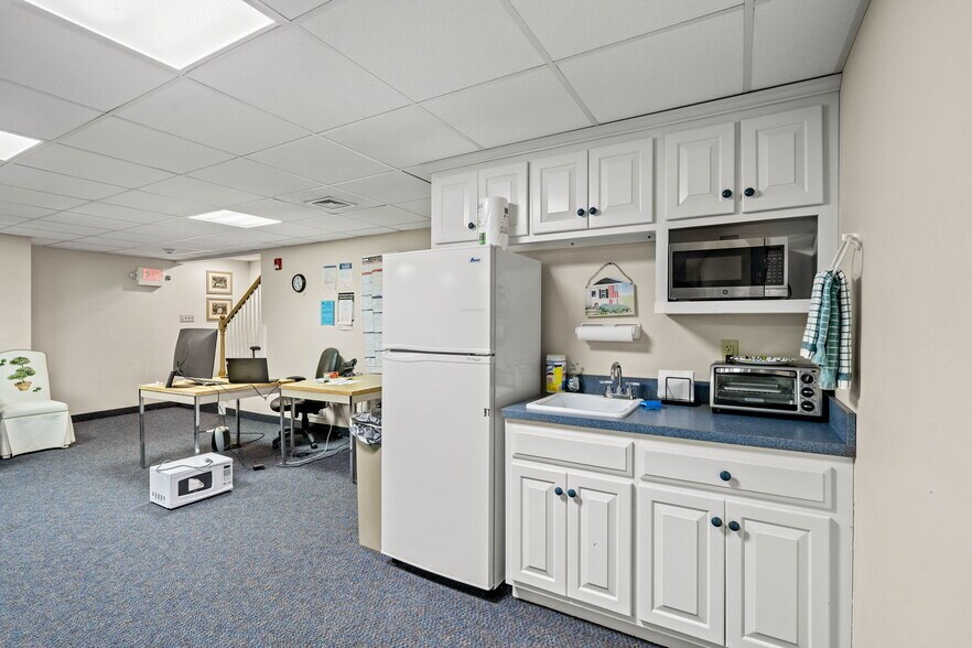 More Photos Of 15 Garden Rd, Plaistow Office For Sale
