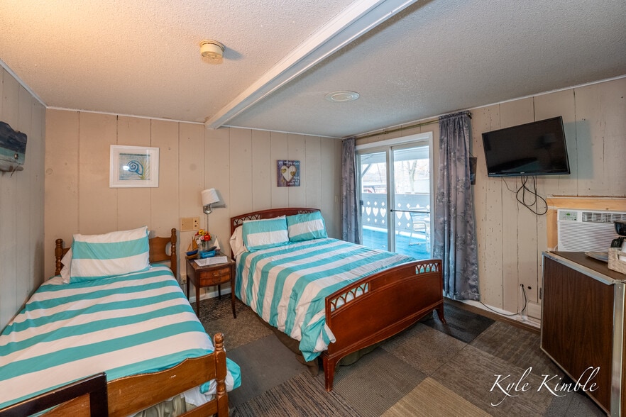 More Photos Of 104 W Houghton Lake Dr, Prudenville Hotel For Sale