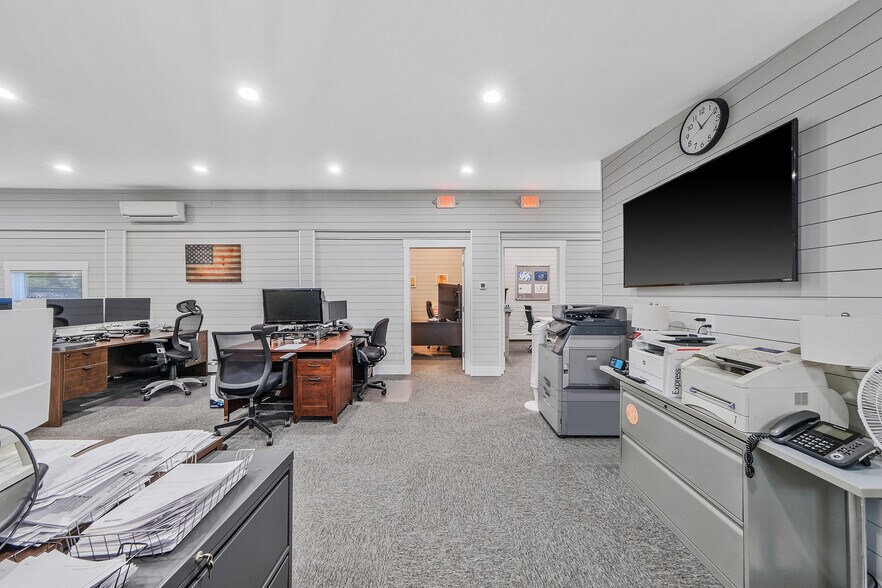 More Photos Of 14-18 Third E Ldl St, Patchogue Flex For Sale