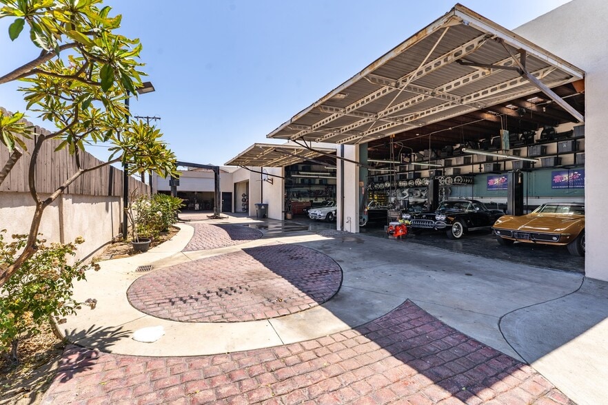 More Photos Of 411 S Harbor Blvd, Santa Ana Auto Dealership For Sale