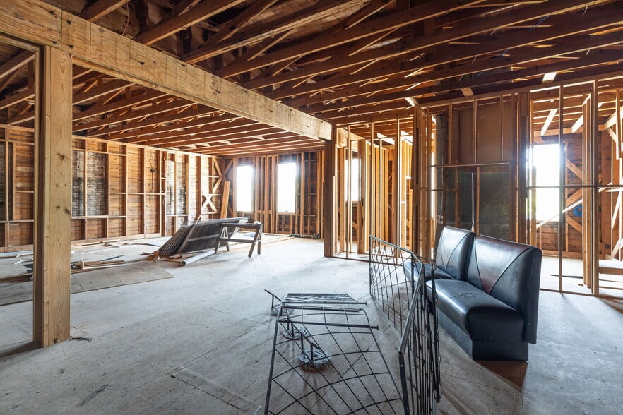 More Photos Of 5050 Broadway, Alamo Heights Restaurant For Sale