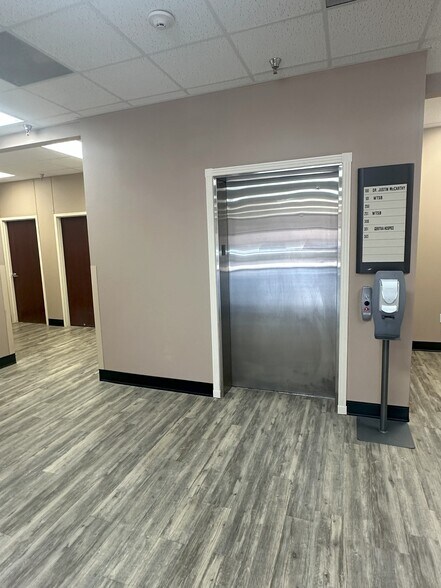 More Photos Of 7202 Slide Rd, Lubbock Medical For Sale