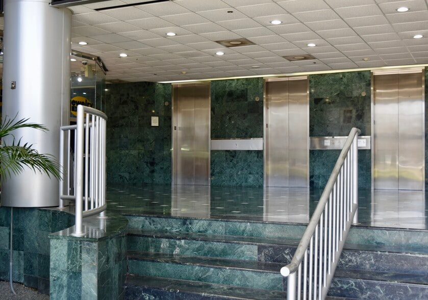 More Photos Of 6222 Richmond Ave, Houston Office For Sale