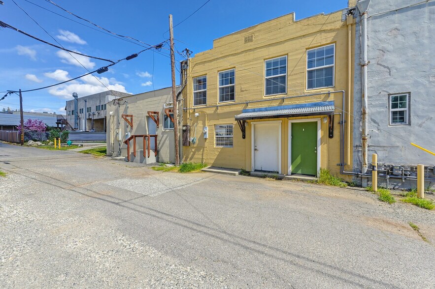 More Photos Of 27 S Main St, Colfax Storefront For Lease