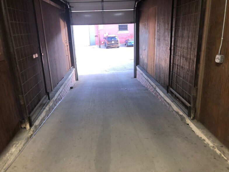 More Photos Of 310 S 9th St, Corsicana Manufacturing For Sale