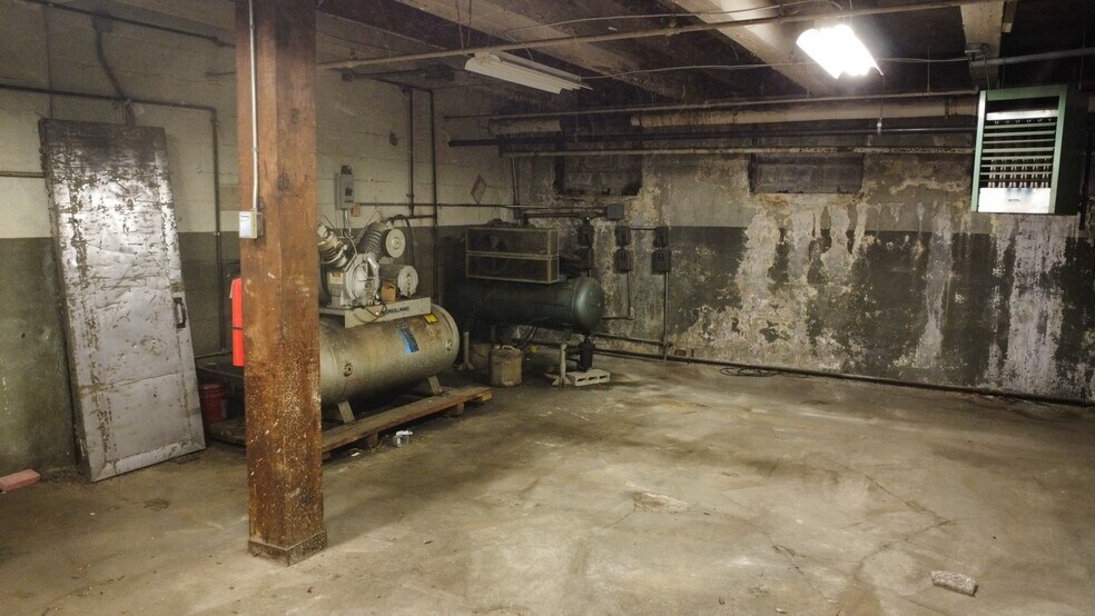 More Photos Of 813 N 4th St, Allentown Warehouse For Lease