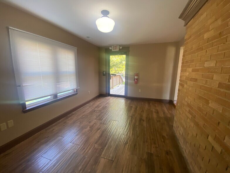 More Photos Of 1484 E Saint Louis St, Springfield Office For Sale