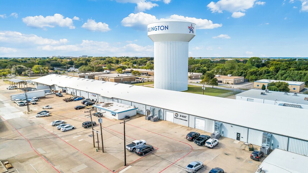 More Photos Of 915 W Mayfield Rd, Arlington Distribution For Lease