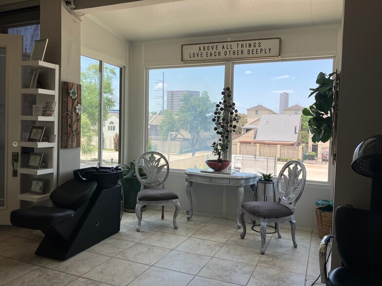 More Photos Of 5721 Winsome Ln, Houston Freestanding For Sale