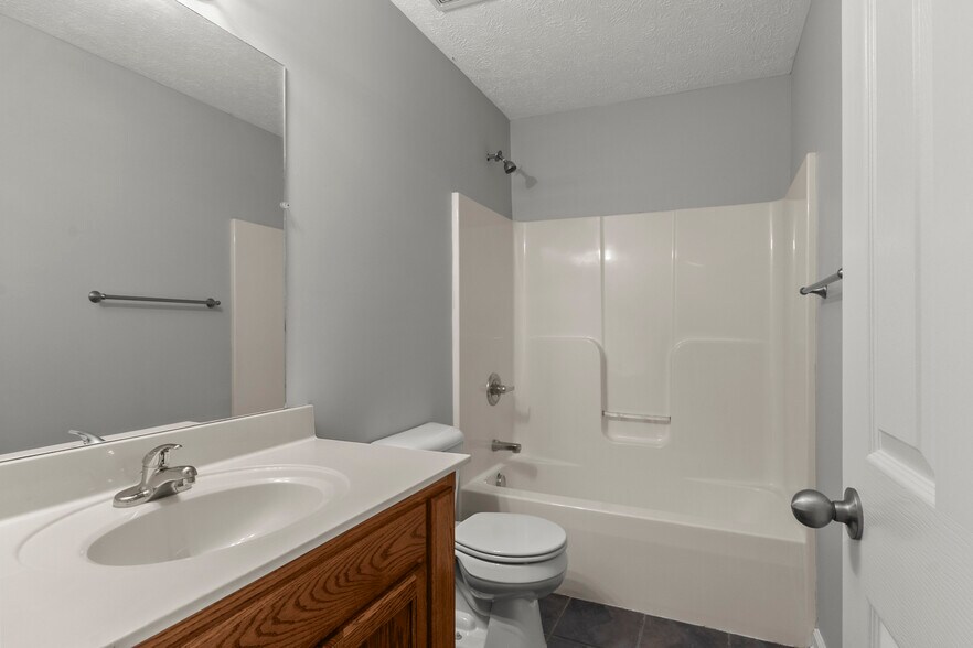 More Photos Of 162 Condor Ct, Clarksville Apartments For Sale
