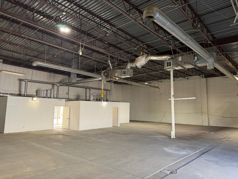 More Photos Of 4745 Town Center Dr, Colorado Springs Distribution For Lease