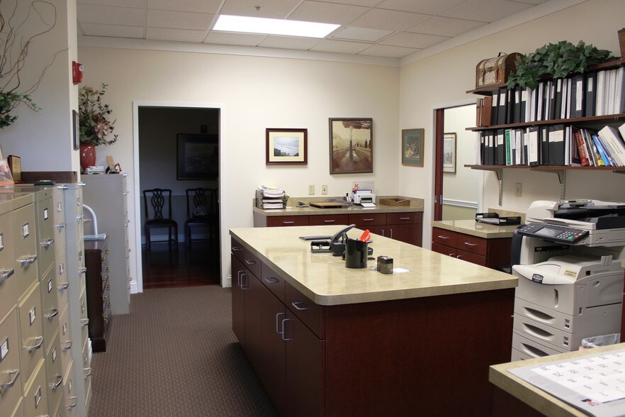 More Photos Of 9721 Cogdill Rd, Knoxville Office For Lease