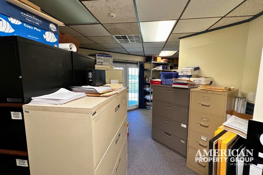 More Photos Of 2011 Bispham Rd, Sarasota Office For Lease
