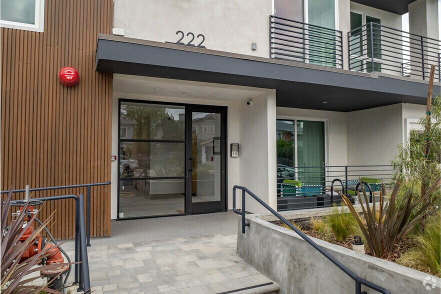 More Photos Of 222 N Manhattan Pl, Los Angeles Apartments For Sale