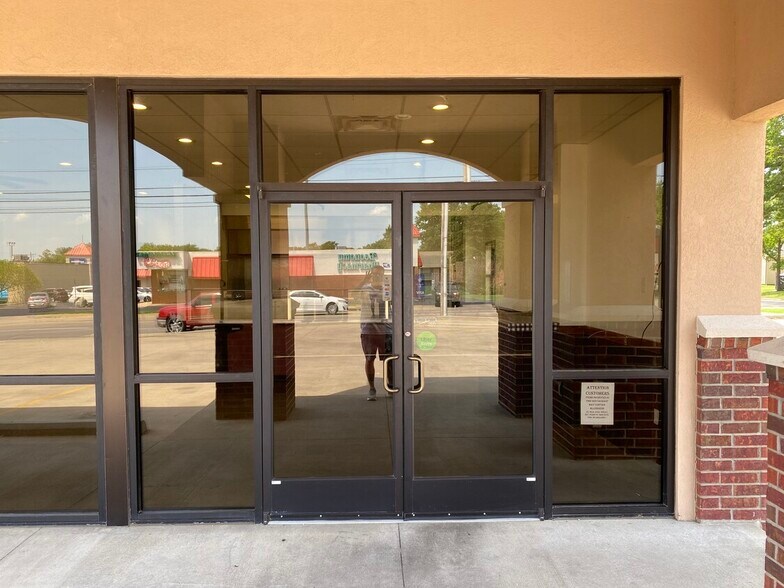 More Photos Of 407 N York St, Muskogee Freestanding For Lease