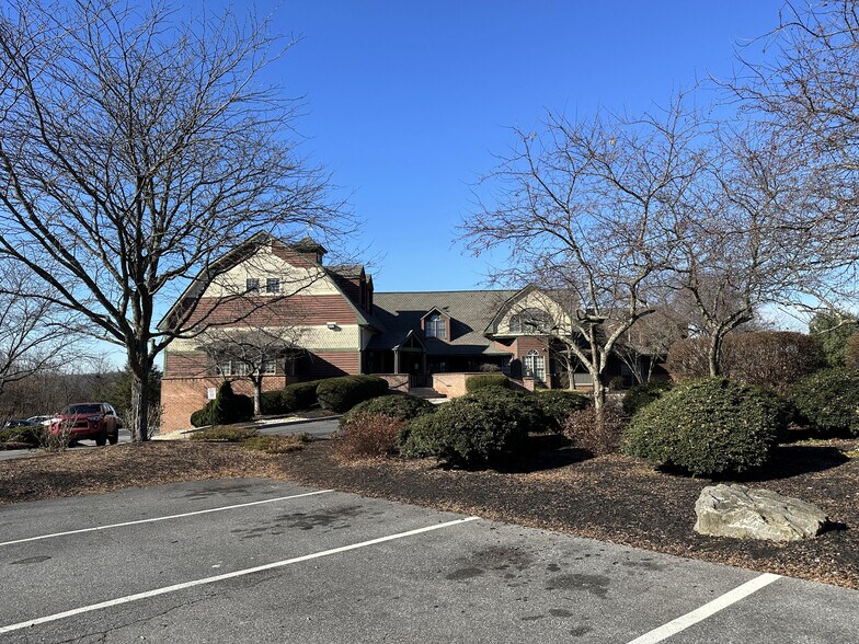 More Photos Of 2970 Corporate Ct, Orefield Medical For Lease