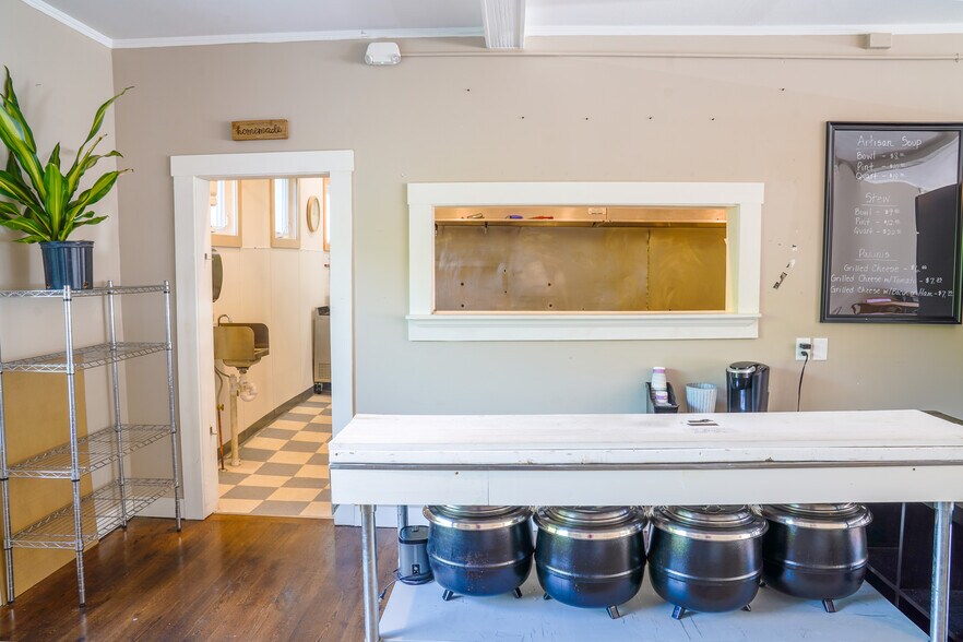 More Photos Of 123 Union Sq, Milford Restaurant For Sale