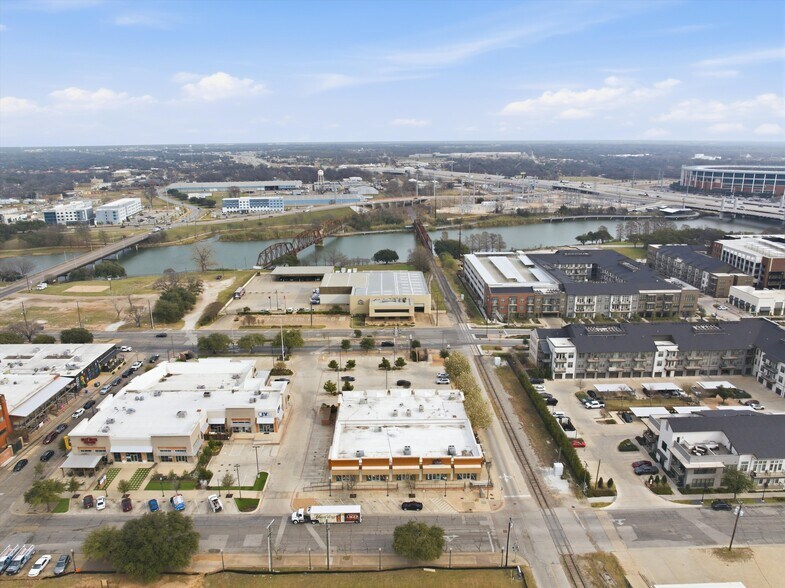 More Photos Of 315 S University Parks Dr, Waco Storefront For Lease