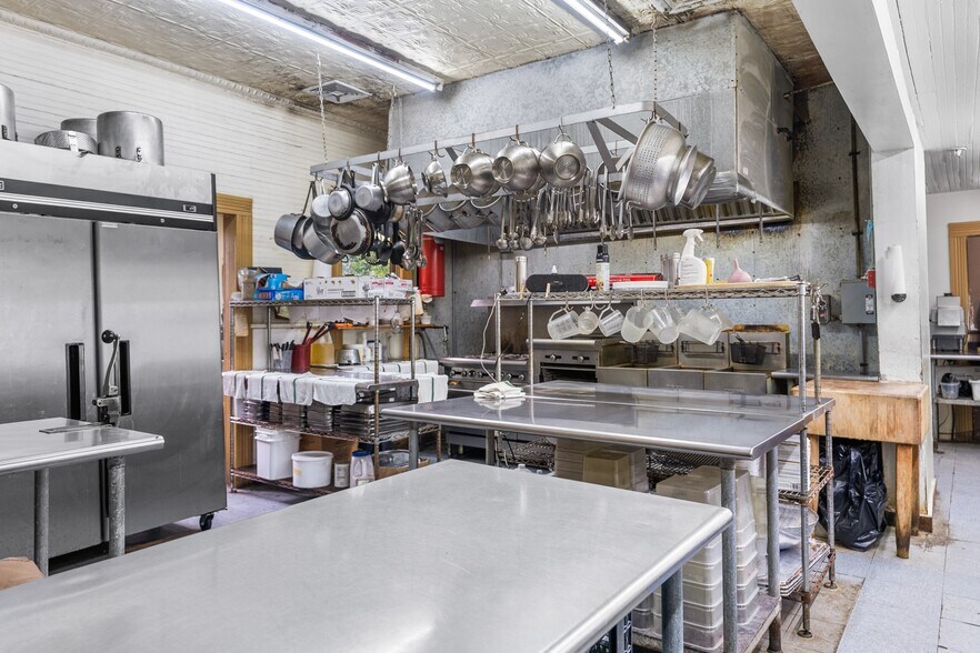 More Photos Of 323 N Main St, Swainsboro Restaurant For Sale