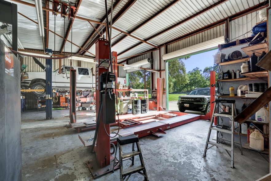 More Photos Of 8328 FM 2673, Canyon Lake Auto Repair For Sale