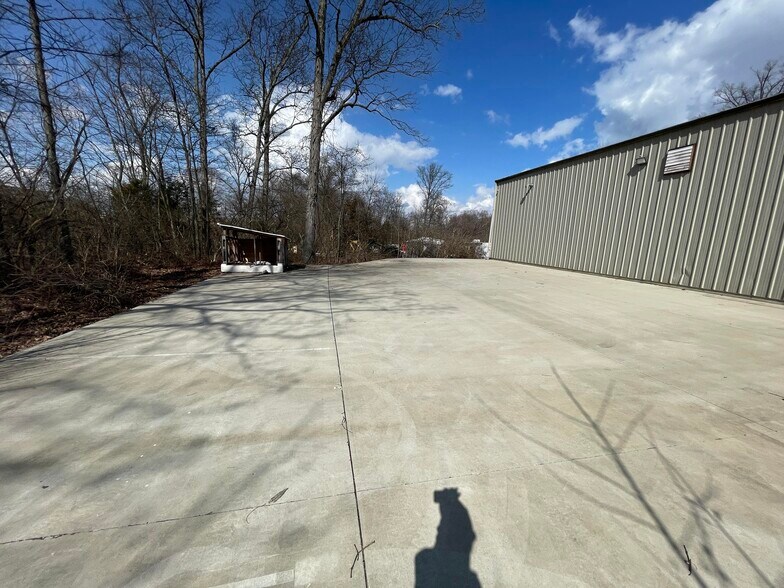 More Photos Of 4007 Bach Buxton Rd, Amelia Warehouse For Lease