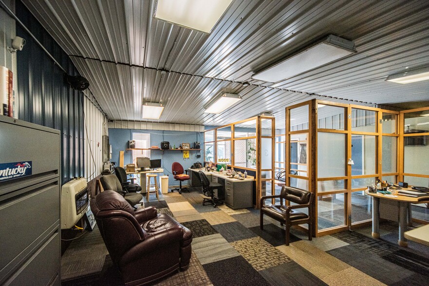 More Photos Of 501 Lakeshore Dr, Kuttawa Warehouse For Sale