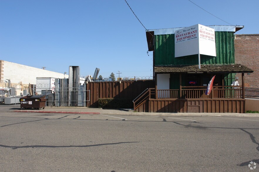 More Photos Of 400 N Johnson St, Visalia Warehouse For Sale