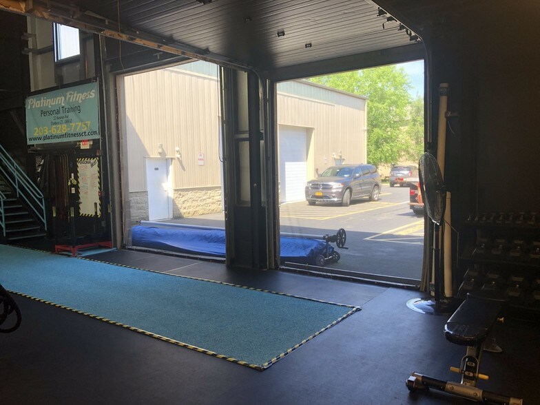 More Photos Of 22 Kenosia Ave, Danbury Warehouse For Lease