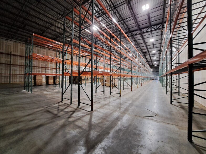 More Photos Of 4030 Deerpark Blvd, Elkton Warehouse For Lease