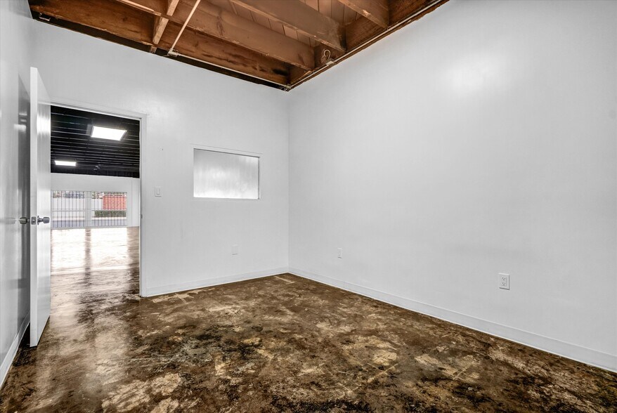 More Photos Of 520 W Pacific Coast Hwy, Long Beach Flex For Sale