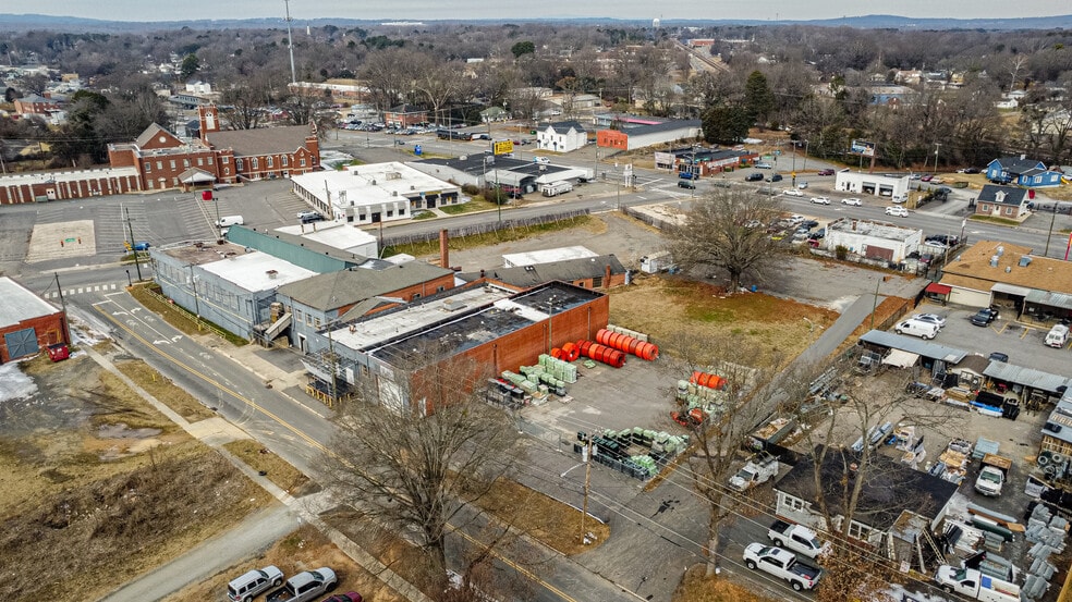 More Photos Of 226 S Linwood Rd, Gastonia Warehouse For Sale