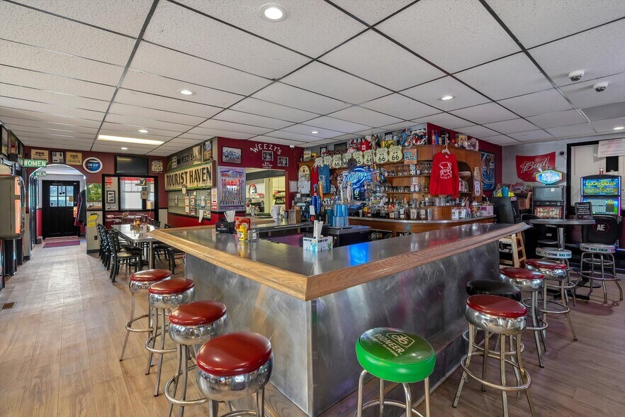 More Photos Of 108 S Old US Route 66, Hamel Restaurant For Sale