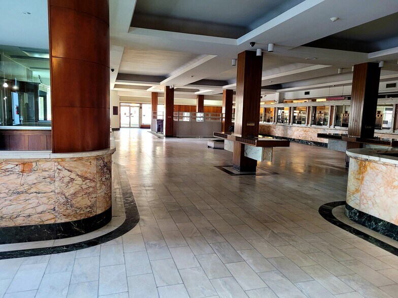 More Photos Of 1110 W 35th St, Chicago Office For Sale