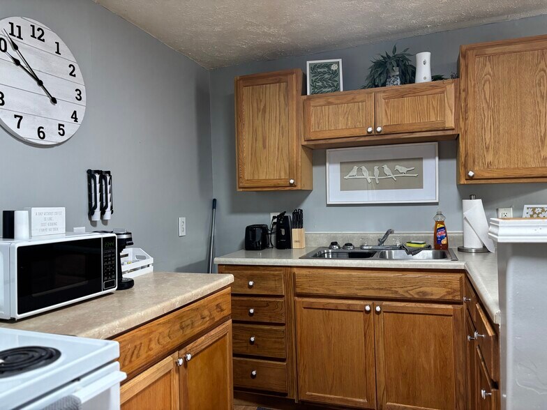 More Photos Of 206 W Main St, Mc Arthur Flex For Sale