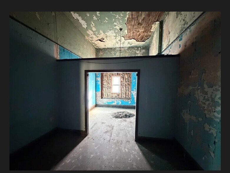 More Photos Of 307 W Pike St, Clarksburg Storefront Retail Office For Sale