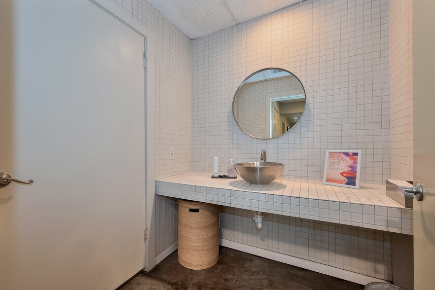 More Photos Of 1512 W Alabama St, Houston General Retail For Sale