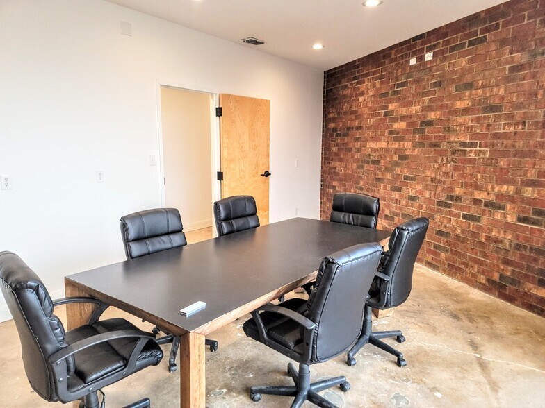 More Photos Of 1583 S 1st St, Abilene Light Distribution For Sale