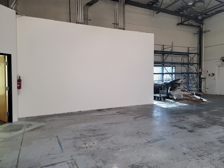 More Photos Of 800 S Rochester Ave, Ontario Warehouse For Lease