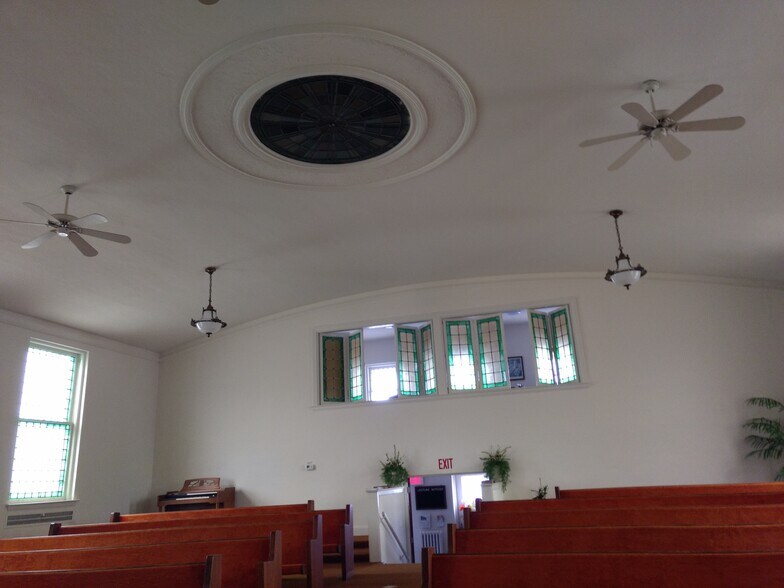 More Photos Of 71 S Washington St, Oxford Religious Facility For Lease