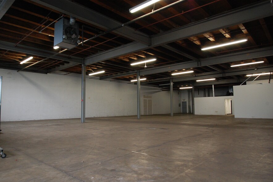 More Photos Of 1050 Slocum Ave, Ridgefield Warehouse For Lease