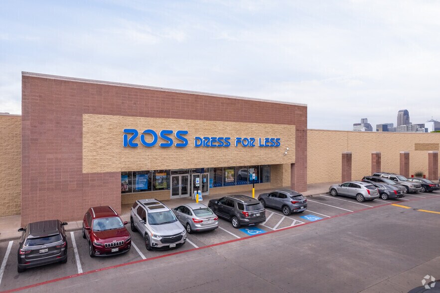 More Photos Of 2405-2415 N Haskell Ave, Dallas General Retail For Lease