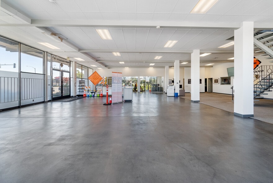 More Photos Of 8399 Edgewater Dr, Oakland Warehouse For Lease
