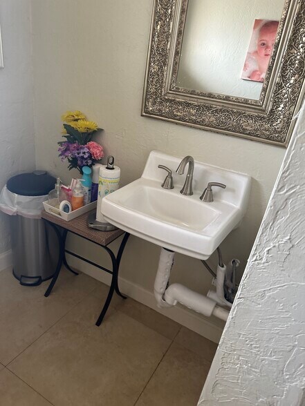 More Photos Of 3010 Manatee Ave, Bradenton Medical For Sale