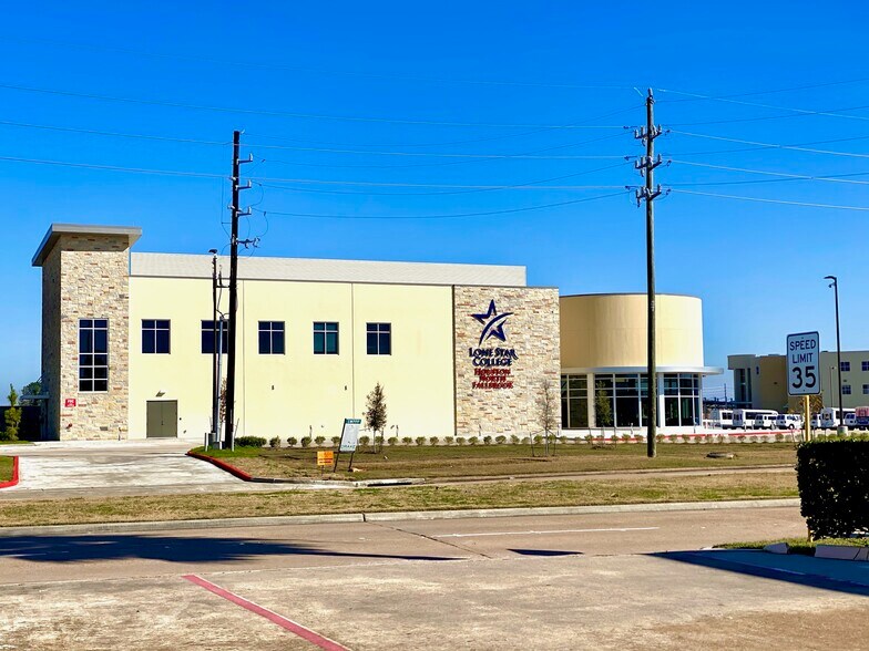 More Photos Of 12755 Walters Rd, Houston Storefront Retail Office For Lease