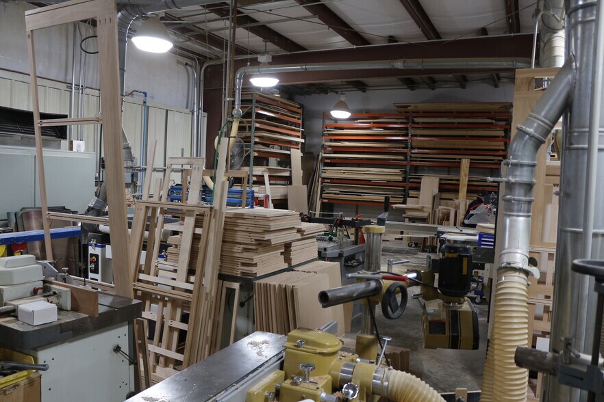 More Photos Of 3112 Normandy Rd, Springfield Warehouse For Sale