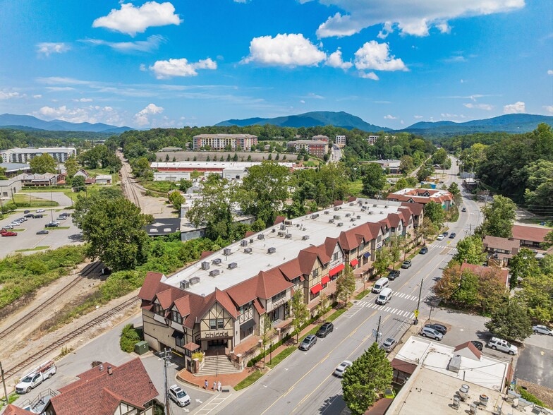 More Photos Of 10 Biltmore Plz, Asheville Restaurant For Lease