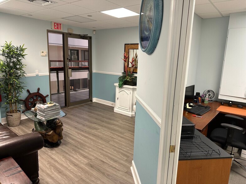 More Photos Of 631 US Highway 1, North Palm Beach Office For Sale