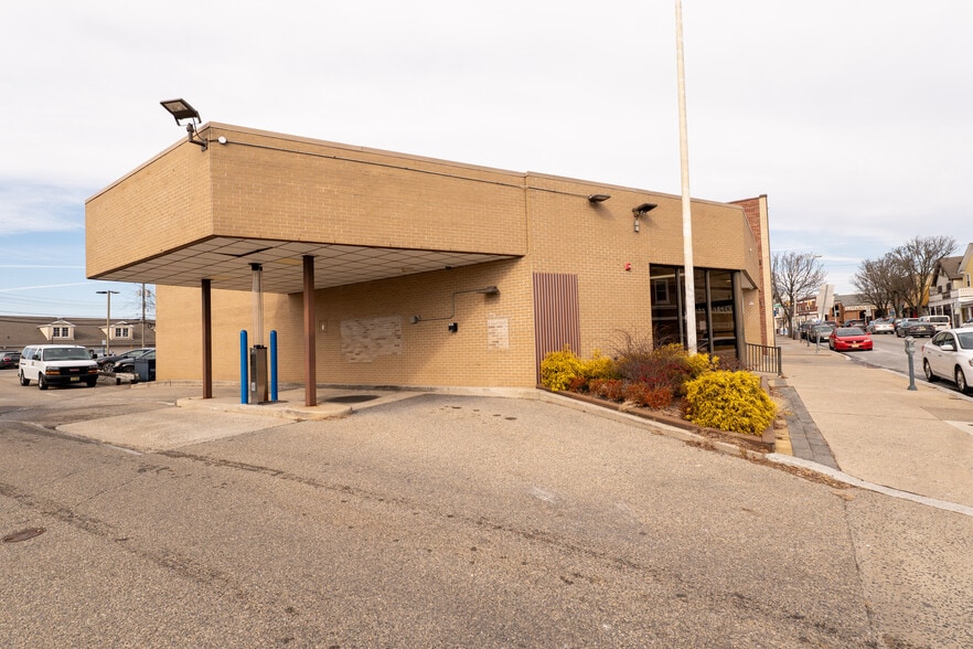 More Photos Of 24 Main St, Toms River Bank For Lease