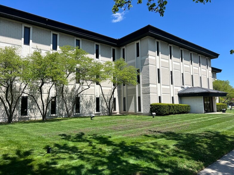 More Photos Of 20500 Eureka Rd, Taylor Office For Lease