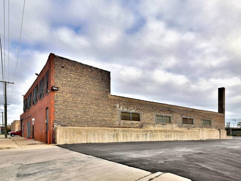 More Photos Of 865 N Spaulding Ave, Chicago Warehouse For Sale